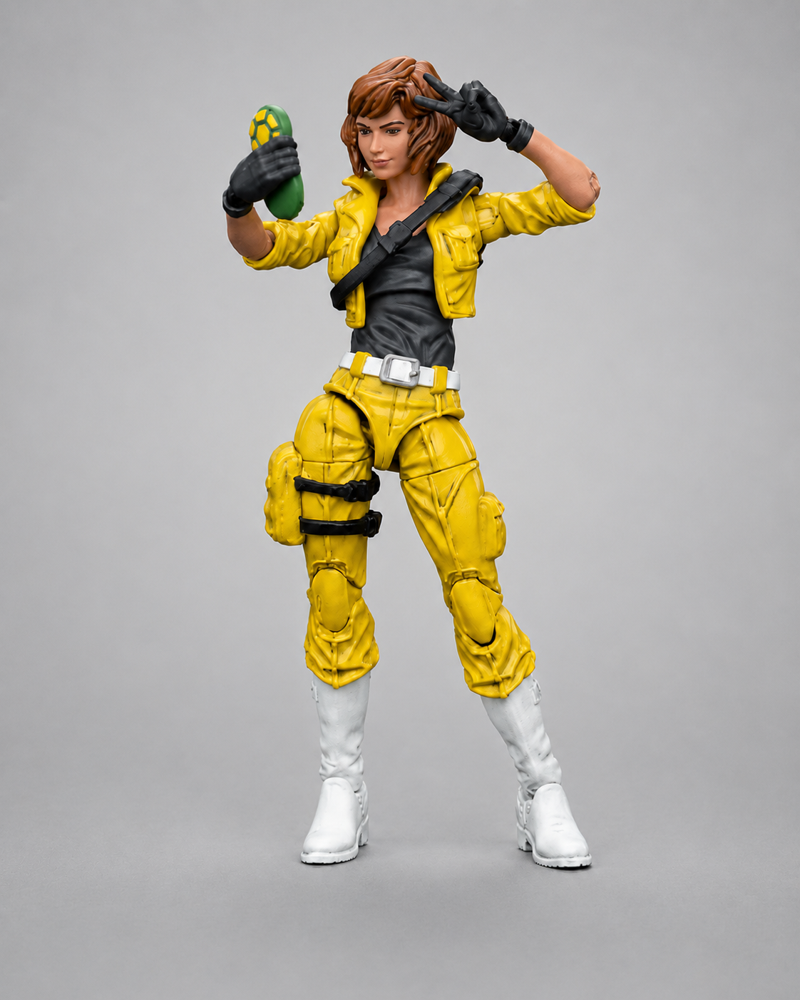 JoyToy TMNT April O’Neil figure posing with a turtle-themed handheld mirror