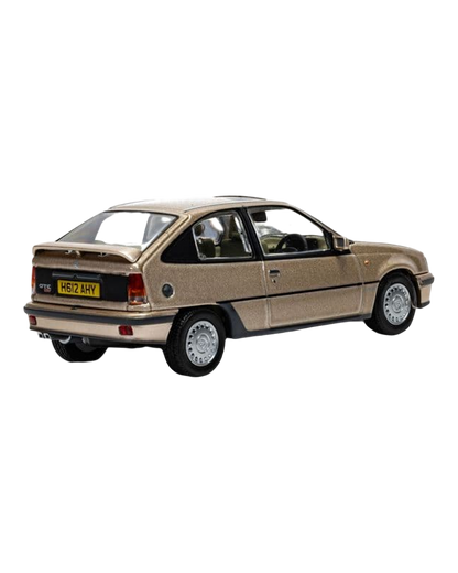 Corgi Vanguards 1:43 Vauxhall Astra Mk2 GTE 16V die-cast model in Rembrandt Silver with sunroof, rear three-quarter view