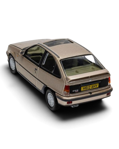 Corgi Vanguards 1:43 Vauxhall Astra Mk2 GTE 16V die-cast model in Rembrandt Silver with sunroof, high rear view