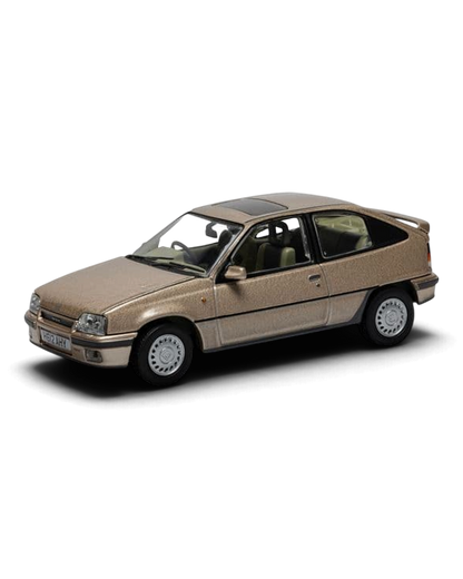 Corgi Vanguards 1:43 Vauxhall Astra Mk2 GTE 16V die-cast model in Rembrandt Silver with sunroof
