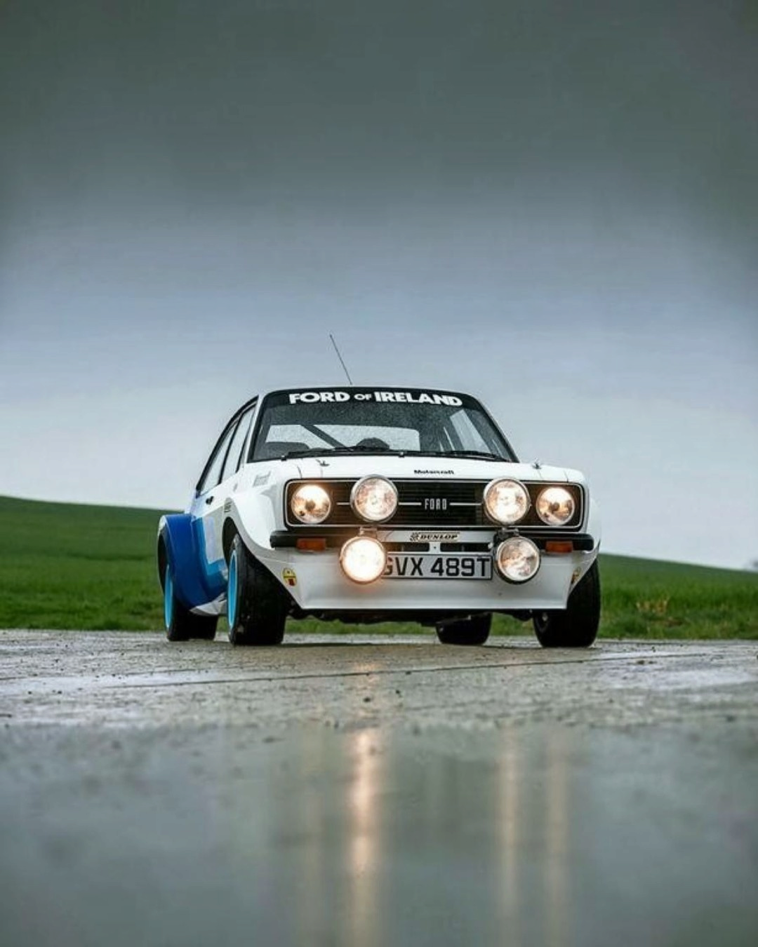 VaultifyUK 1:43 scale IXO Ford Escort Mk2 RS1800 rally car model in white with blue stripes and Fisher livery.
