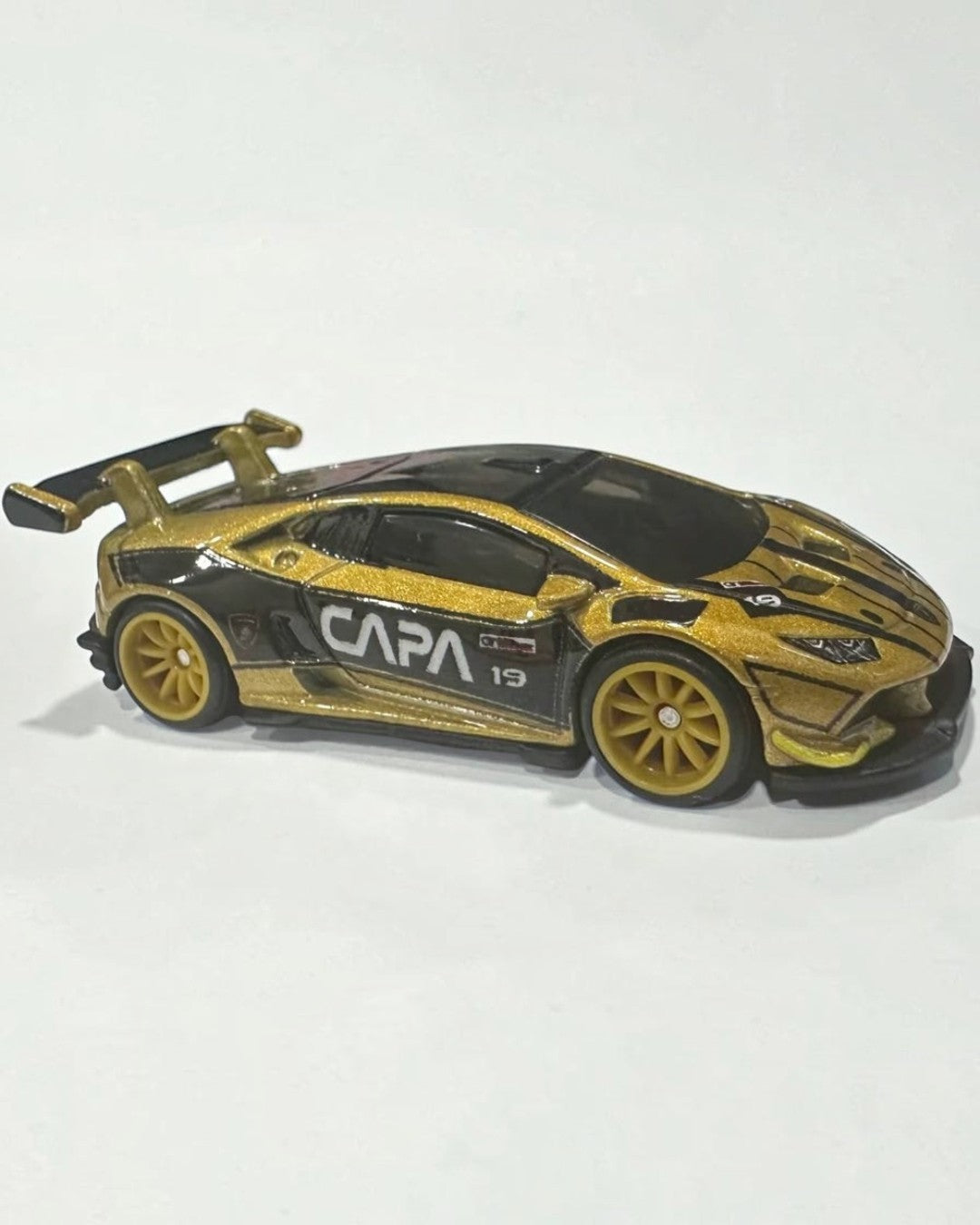 VaultifyUK Hot Wheels Premium Gran Turismo Lamborghini Huracán LP 620-2 Super Trofeo in gold and black die-cast metal.