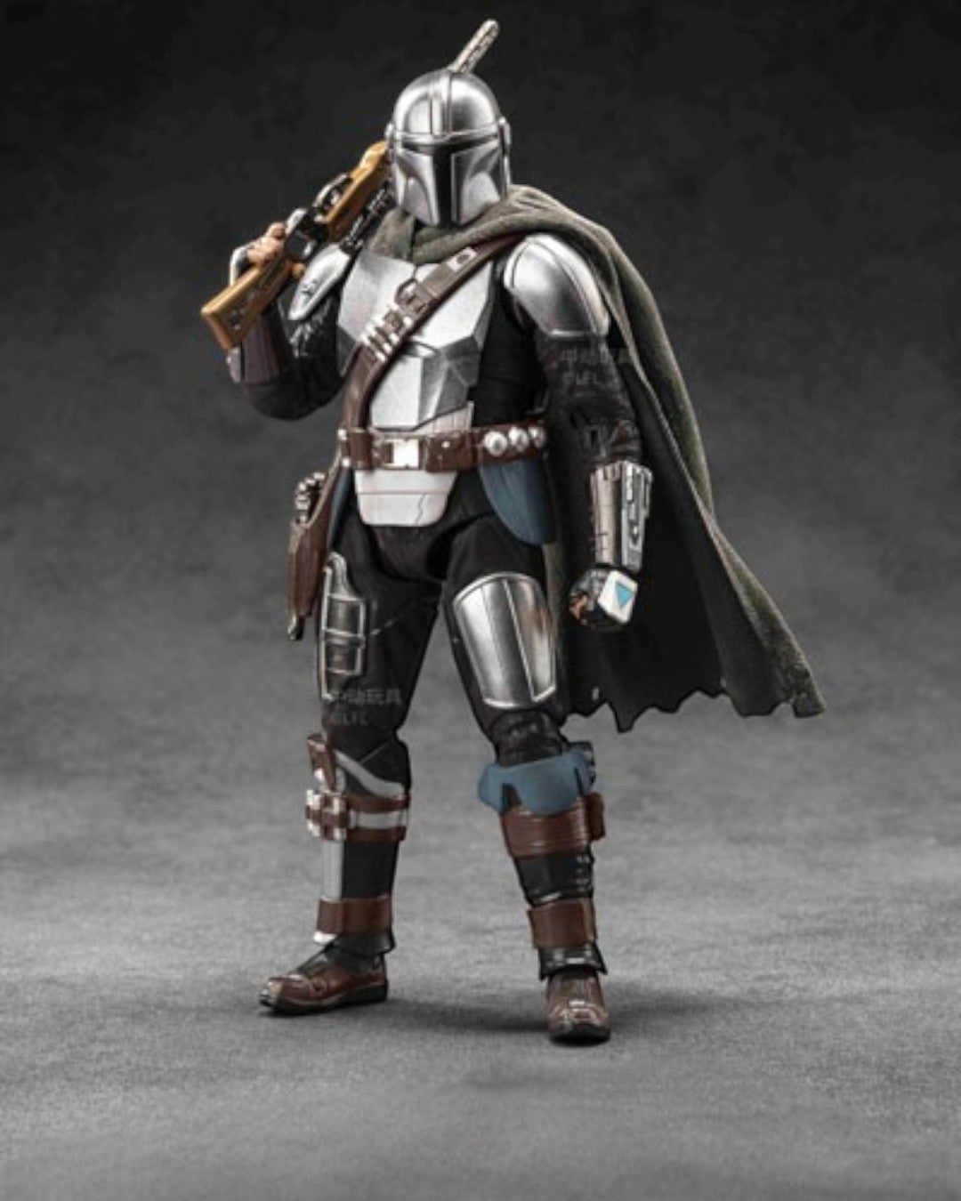 VaultifyUK ZD Toys 1/10 scale Din Djarin action figure with detailed beskar armor, fabric cape, and blaster rifle.