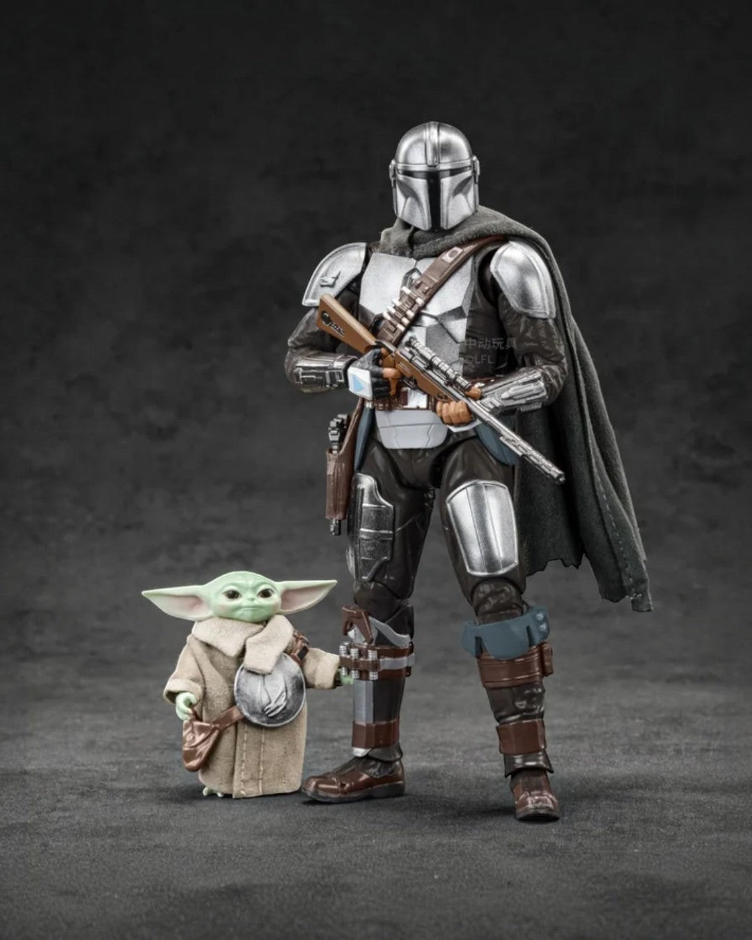 VaultifyUK ZD Toys 1/10 scale Mandalorian and Grogu action figure set with detailed armour and weathered rifle
