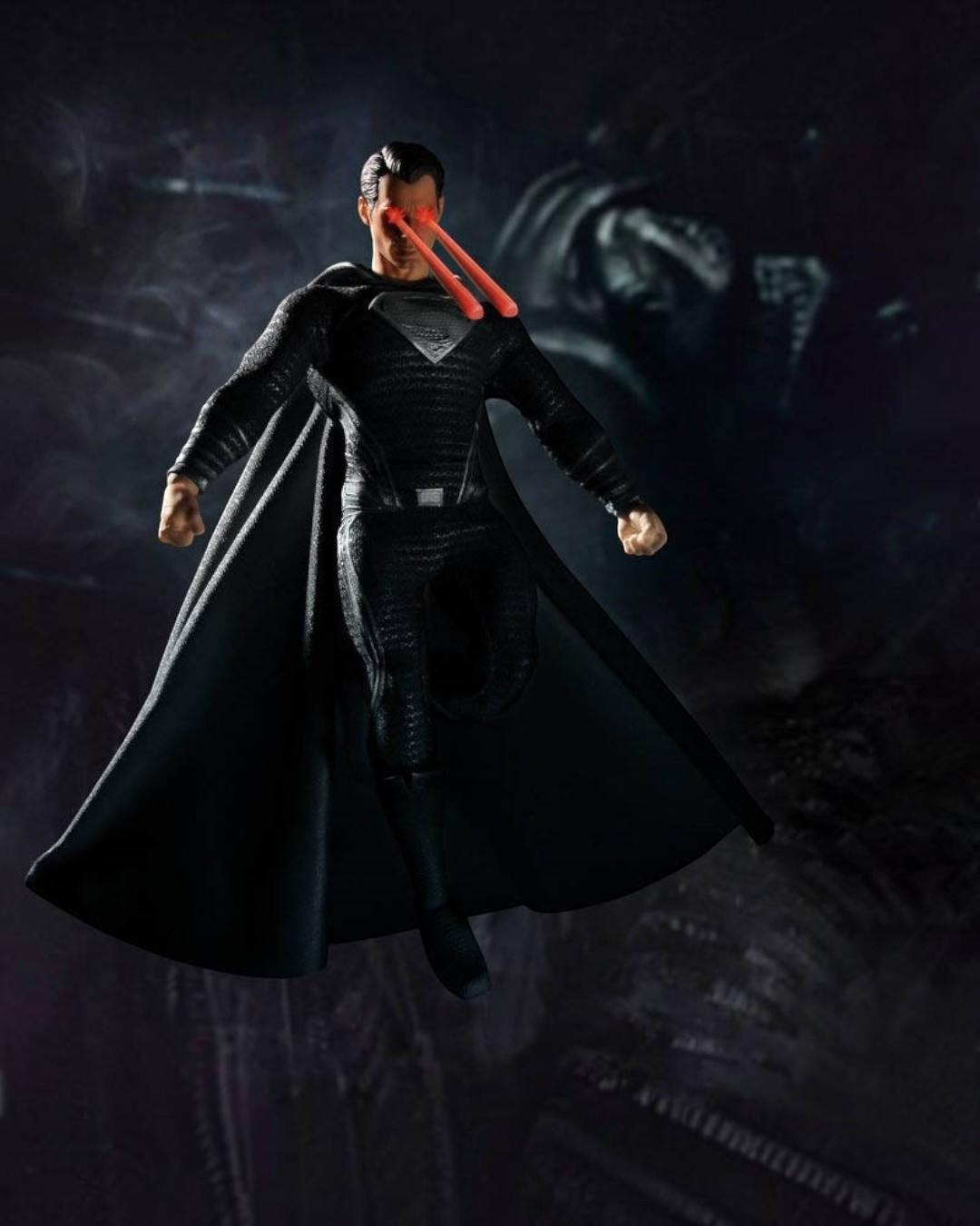 VaultifyUK Mezco One:12 Collective Superman figure in black suit with heat vision eye effects from Justice League