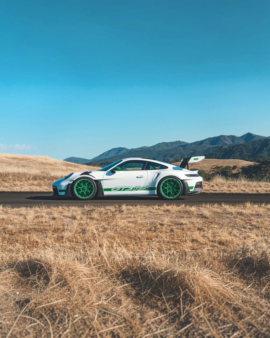 VaultifyUK Solido 1:18 scale Porsche 911 GT3 RS model in white with Python Green wheels and side script
