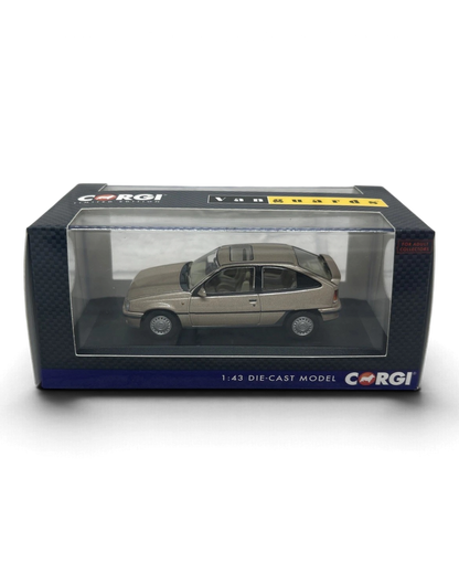 VaultifyUK Corgi Vanguards 1:43 scale Rembrandt Silver Vauxhall Astra Mk2 GTE 16V die-cast model car in display box